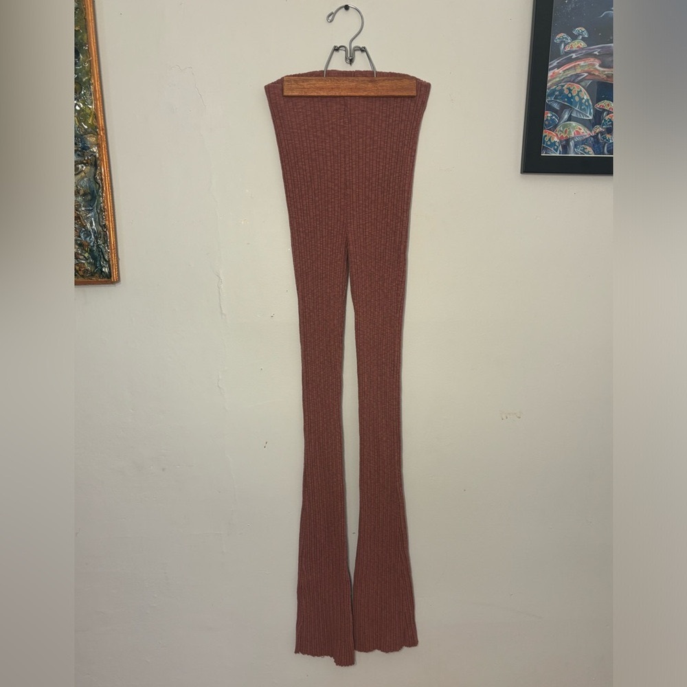 SKY AND SPARROW Womens Rust Rib Flare Pants lightly worn
